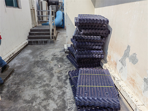 玻璃鋼冷卻塔是怎樣安全放水的(玻璃鋼冷卻塔怎么降